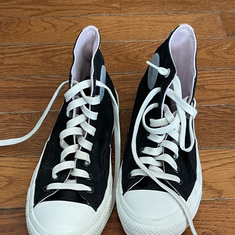 COPY - Converse high tops new with out tags